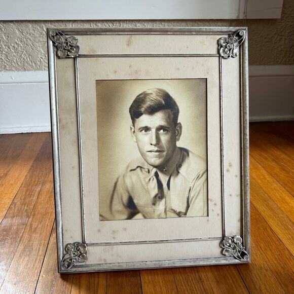 Vintage Silver Plated Repousse Picture Frame NO GLASS with Black & White Photo - Picture 13 of 14